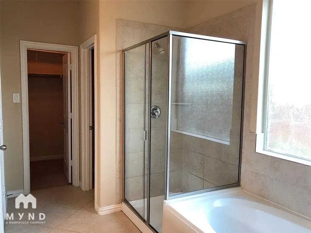 Building Photo - 5813 Valley Haven Way