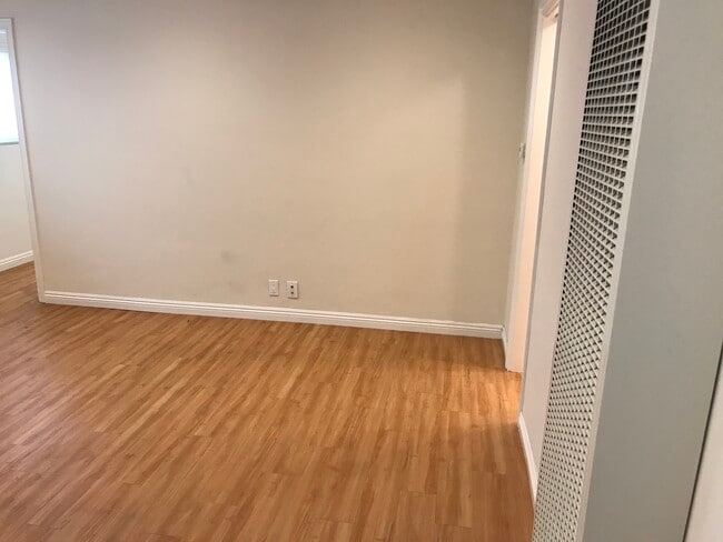 Living area - 125 Gull St