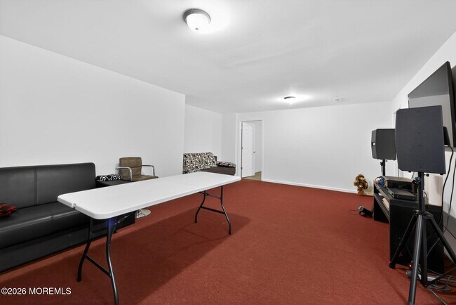 Building Photo - 153 Sandra Way