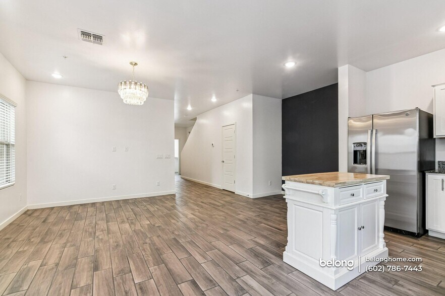 Building Photo - 8192 N 22nd Dr