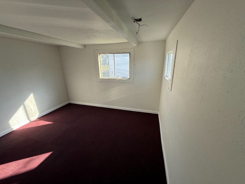 Building Photo - 2825 SE 14th St