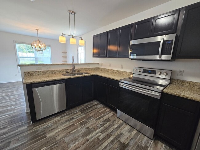 Building Photo - NEW LISTING!!!!!