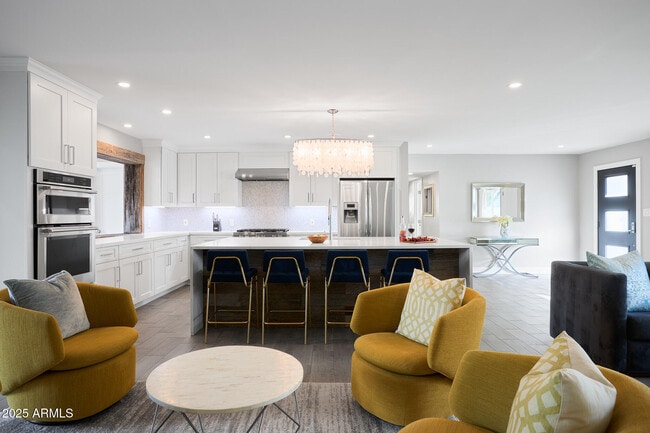 Building Photo - 8620 E Plaza Ave