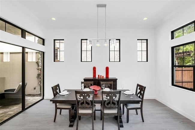 Building Photo - 8436 Via Vittoria Way