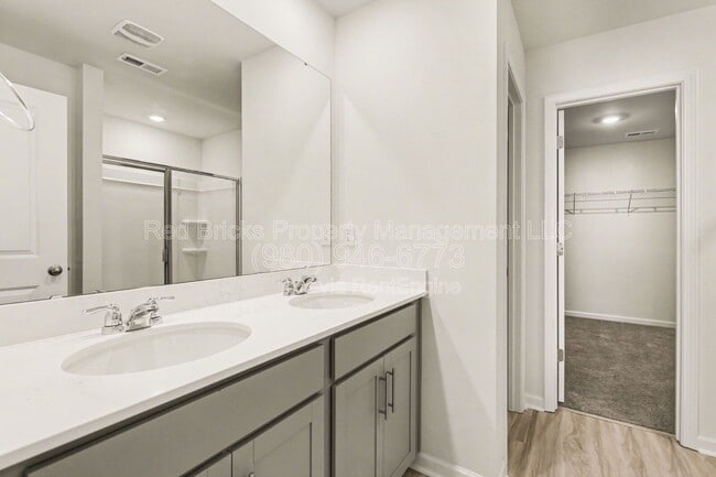 Building Photo - 1362 Secrest Cmns Dr