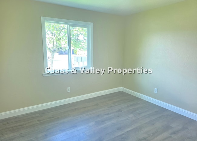 Building Photo - 319 Maple Ave