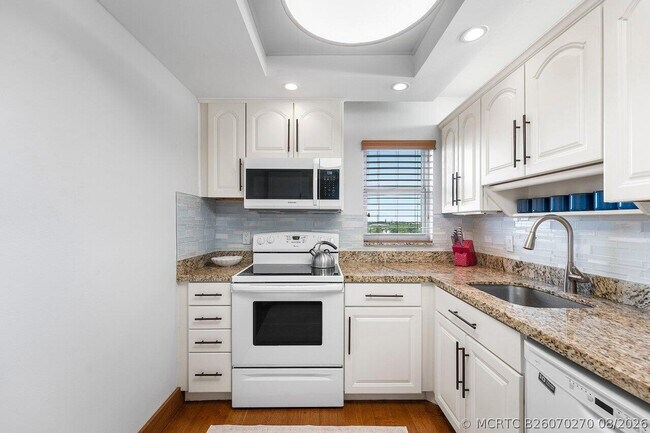 Building Photo - 4505 S Ocean Blvd