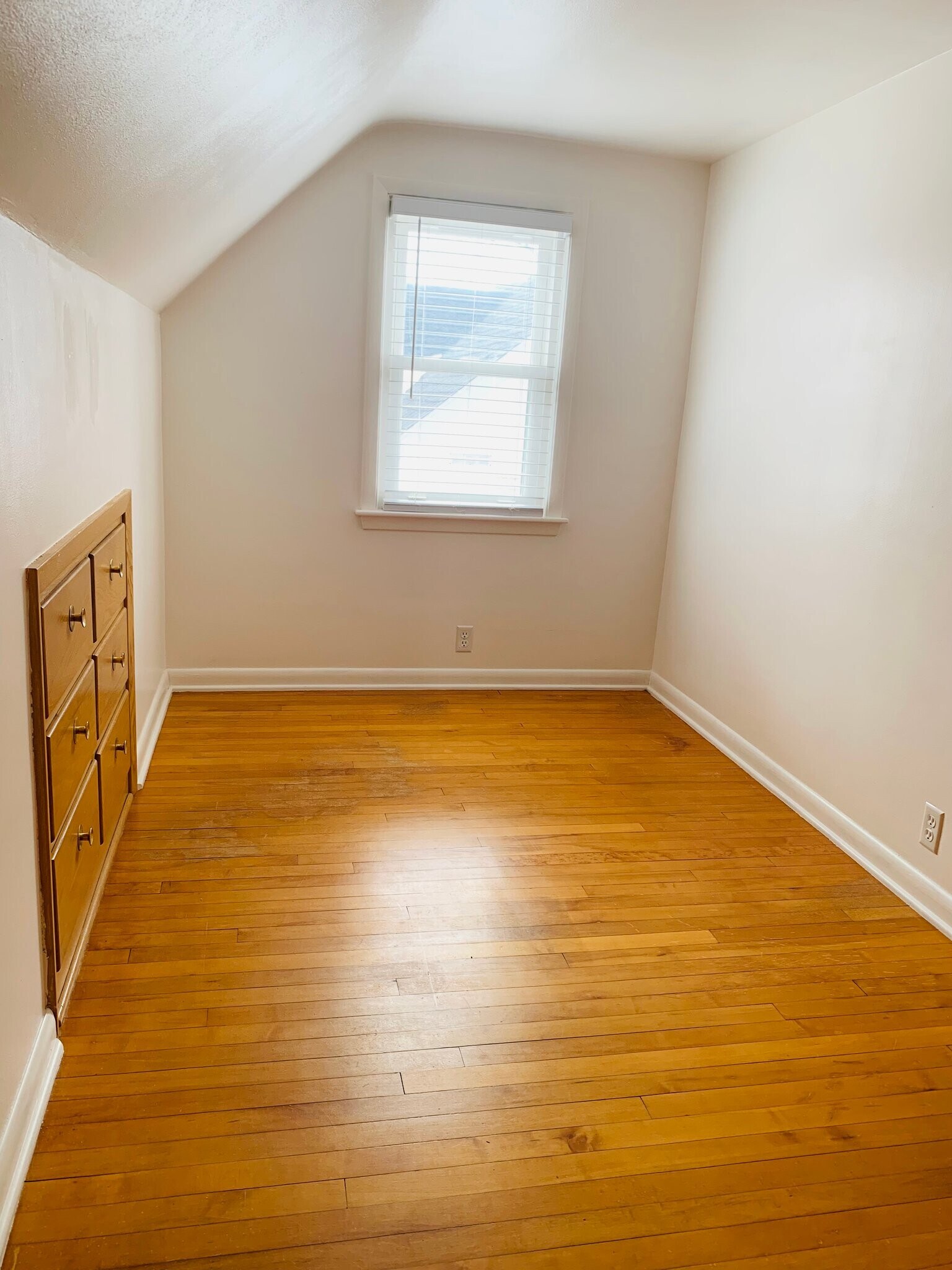 Building Photo - 1915 N Alvin St