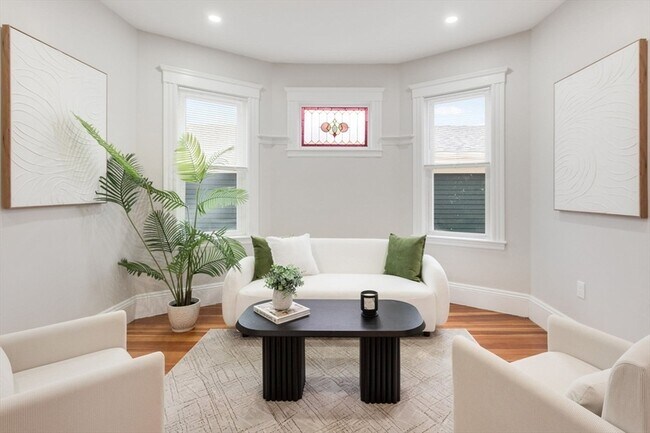 Building Photo - 38 Dorset St