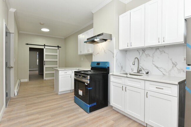 Building Photo - 531 28th St