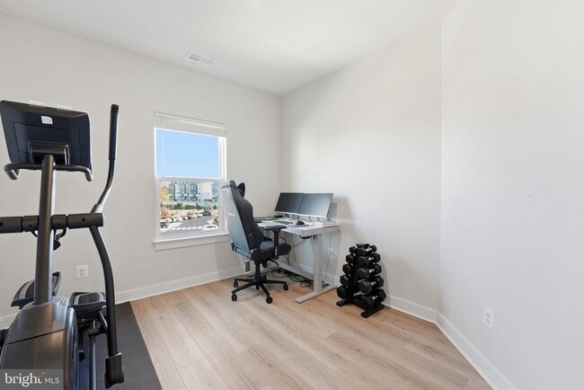 Building Photo - 46294 Mount Milstead Ter