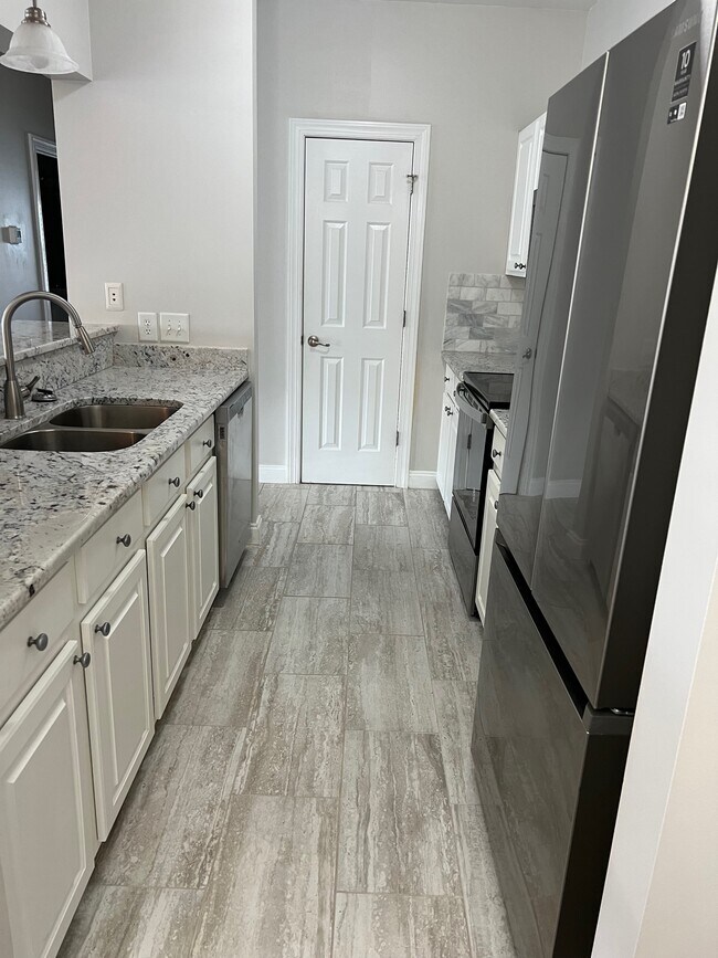 Building Photo - 1945 Tara Ct