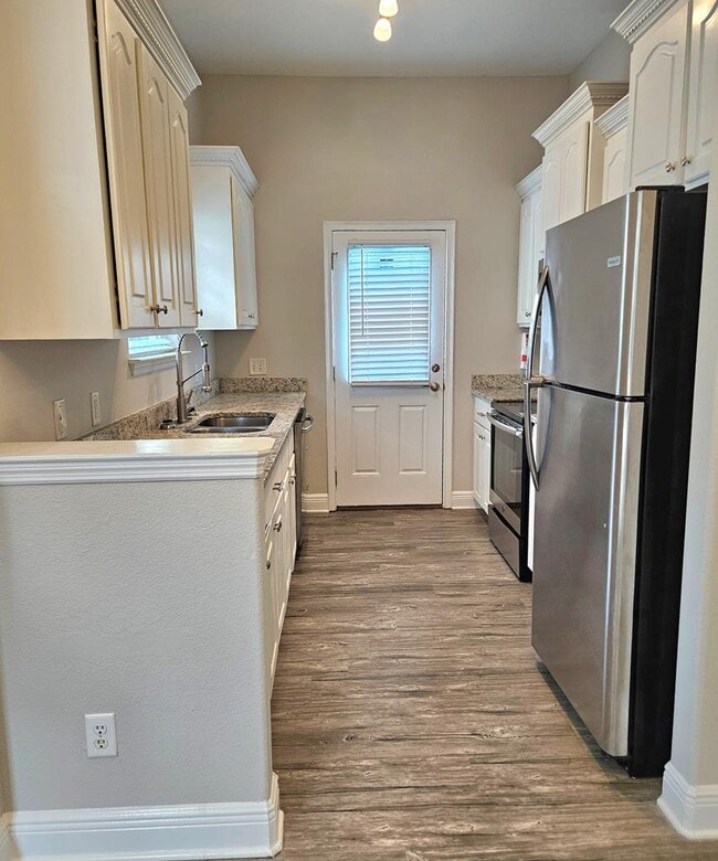 Building Photo - 321 Summercreek Cove