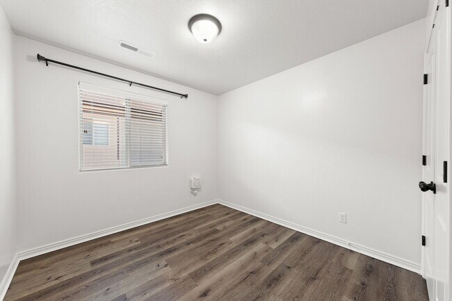 Building Photo - 2801 E 450 N