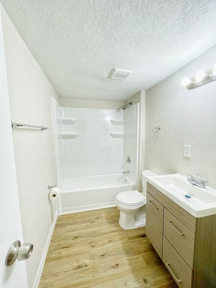 Building Photo - 804 NW 1st Ave