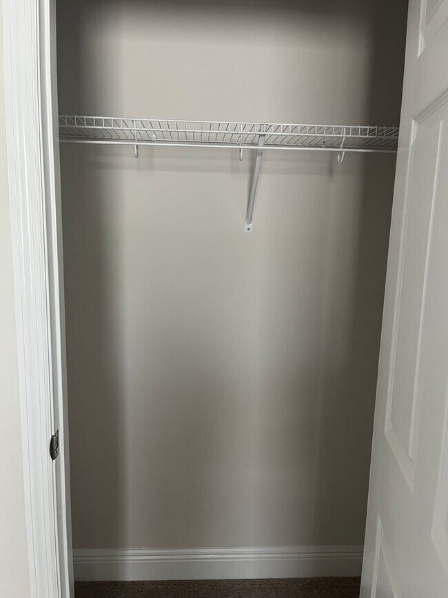 Building Photo - Beautiful home located in desirable Waters...