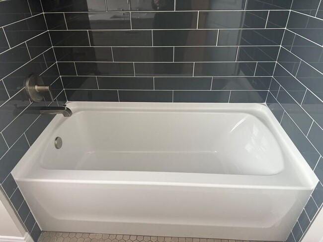 Building Photo - 1000 Monticello Rd