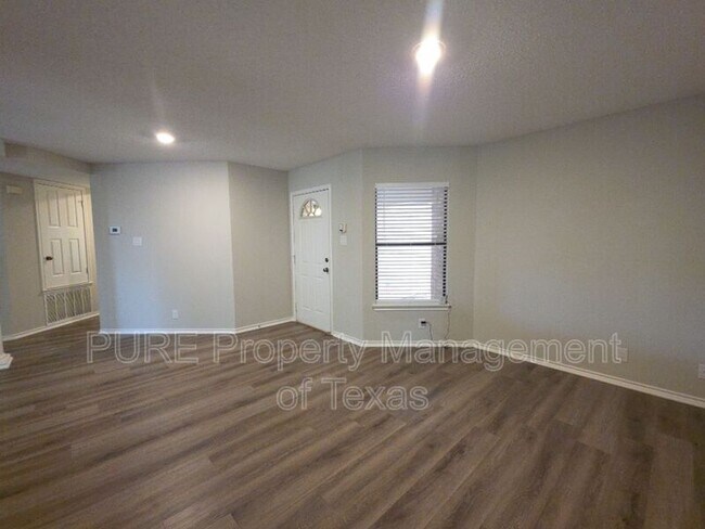 Building Photo - 1406 Bullhill Cove