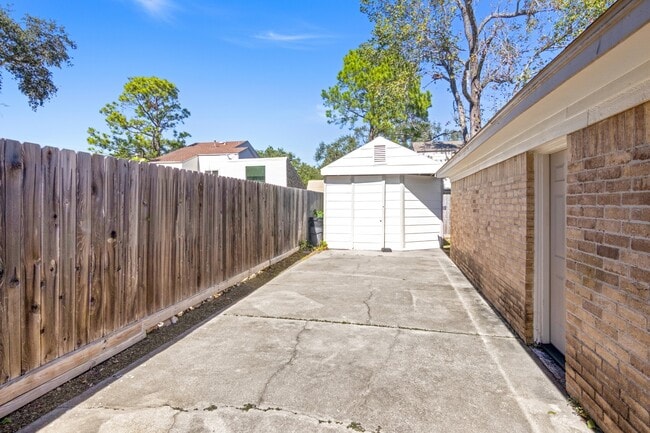 Building Photo - 13910 Ella Lee Ln