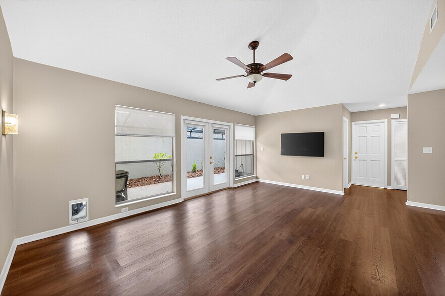 Building Photo - 1886 Demetree Dr