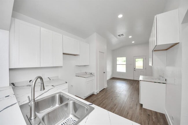 Building Photo - 23714 N Newport Bend