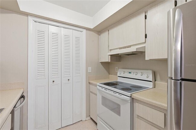 Building Photo - 2630 Pearce Dr