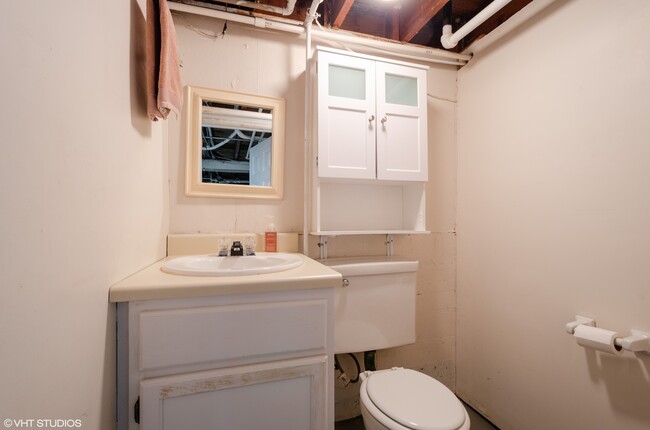 Building Photo - 3016 Thayer St