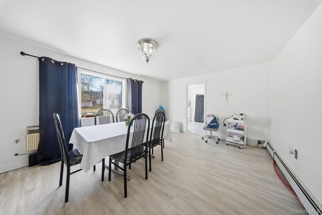 Building Photo - 4 Old Rd