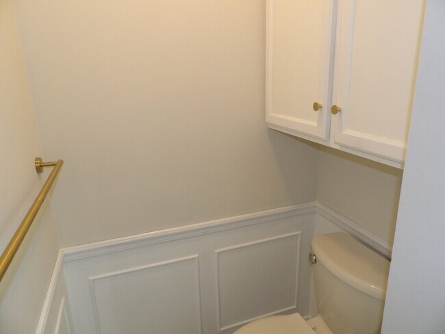 Building Photo - 2 Bed | 2 Bath Third Floor Condo