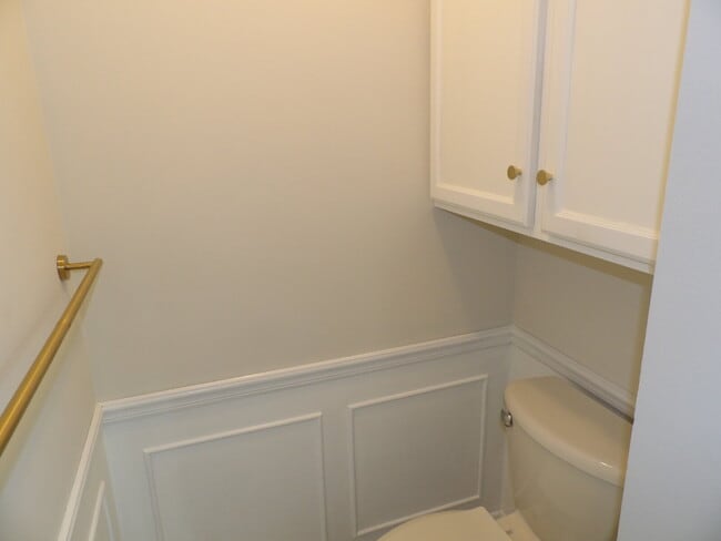 Building Photo - 6095 Courtly Alcove