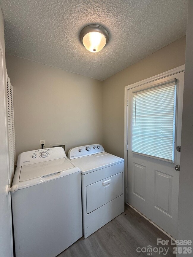 Building Photo - 333 E Todd Ln