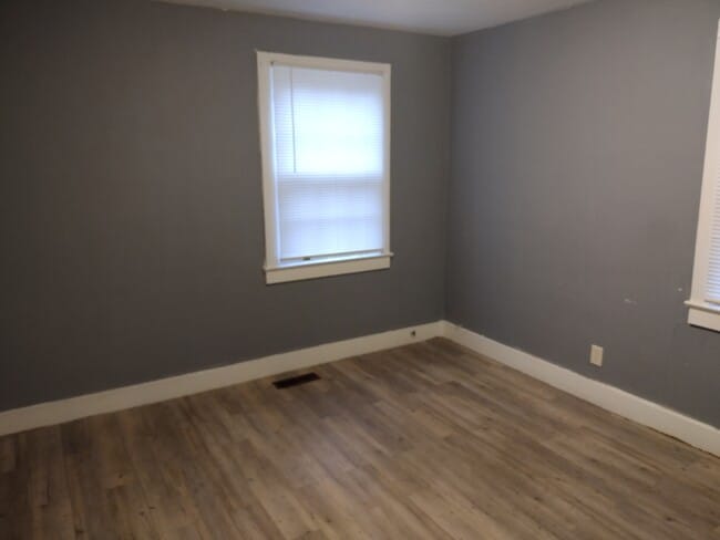 Building Photo - 1403 6th Ave