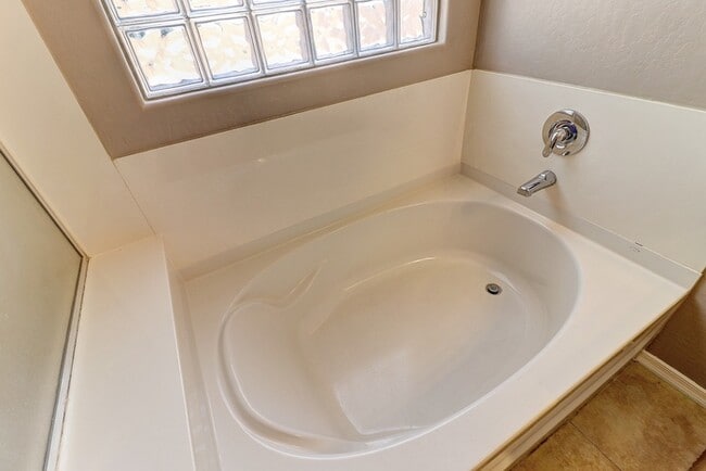 Building Photo - 3050 E Merlot St