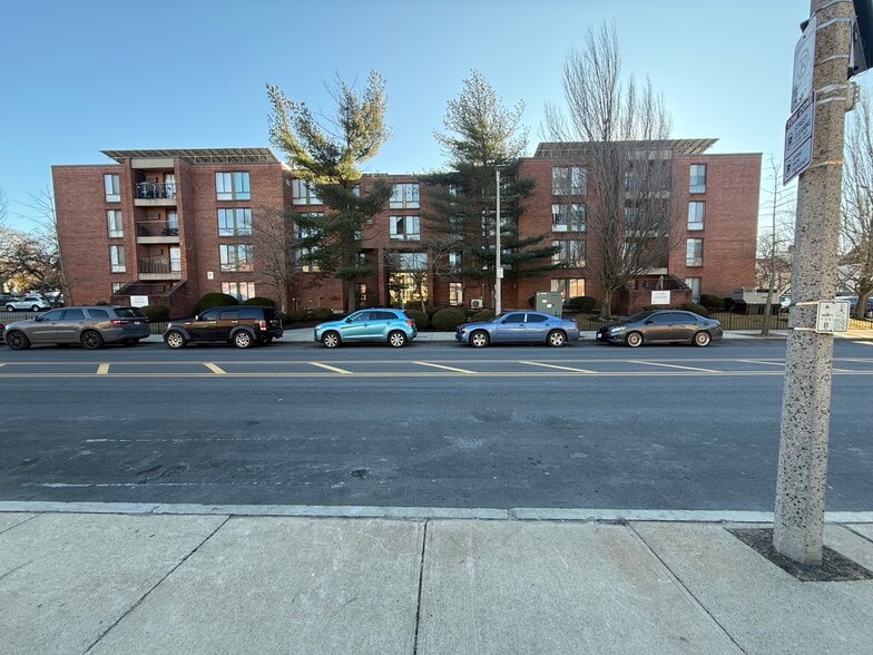 Building Photo - Roxbury Apartments