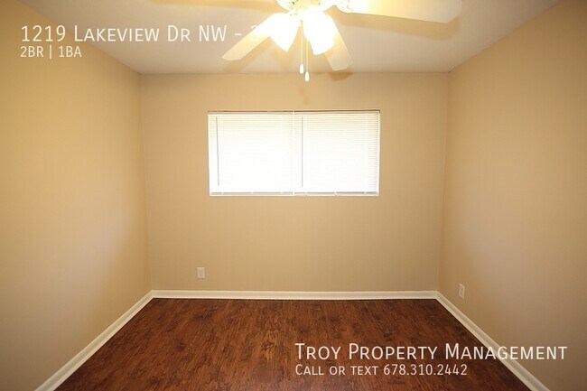 Building Photo - 1219 Lakeview Dr NW