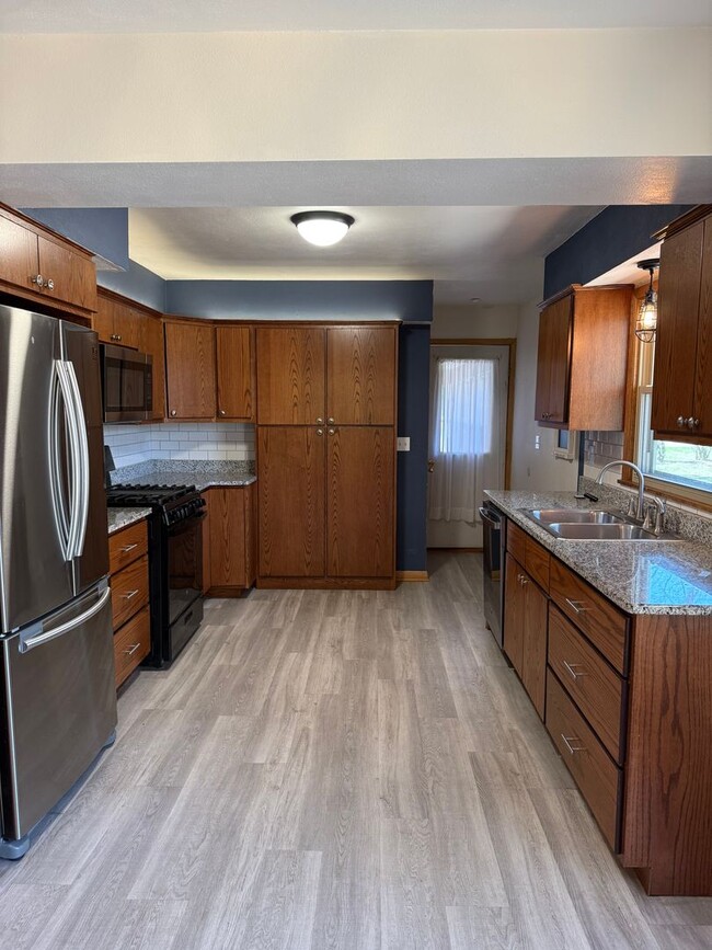 Building Photo - Rare Rental- Prairie Hill SD 3 bedroom 2 b...