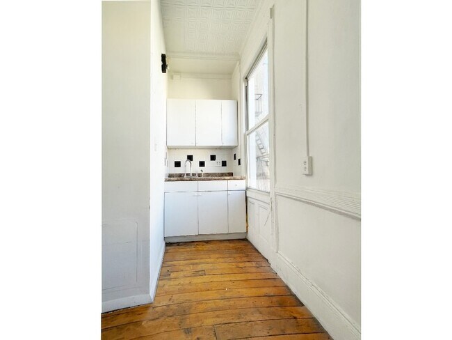 Building Photo - 155 India St