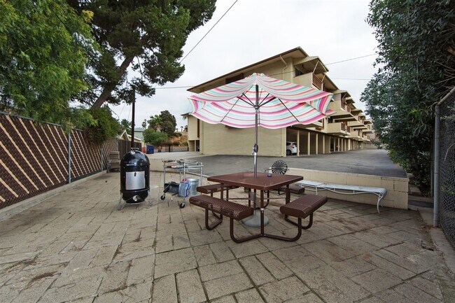 Building Photo - Bright 2BR/1.5BA Condo in Prime La Mesa Vi...