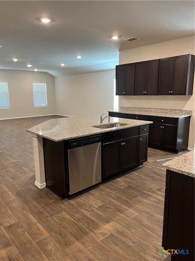 Building Photo - 937 Armadillo Dr