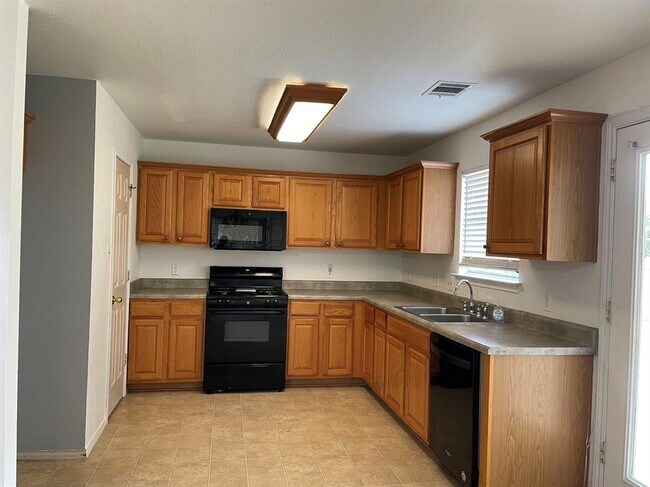 Building Photo - 1708 Rossport Bend