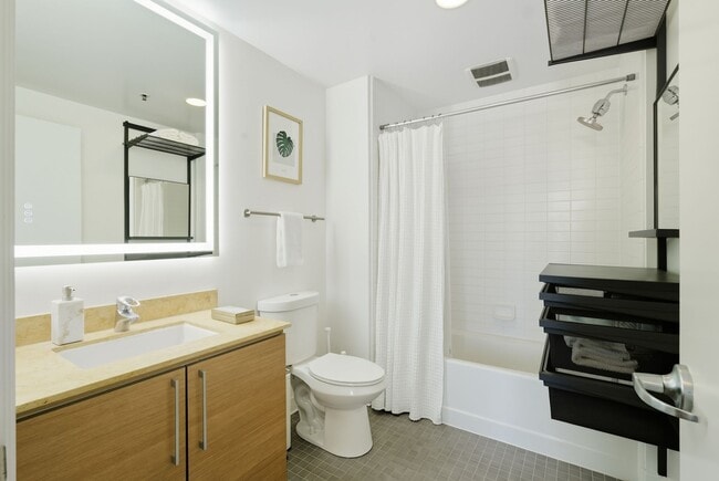 Building Photo - 200 2nd St