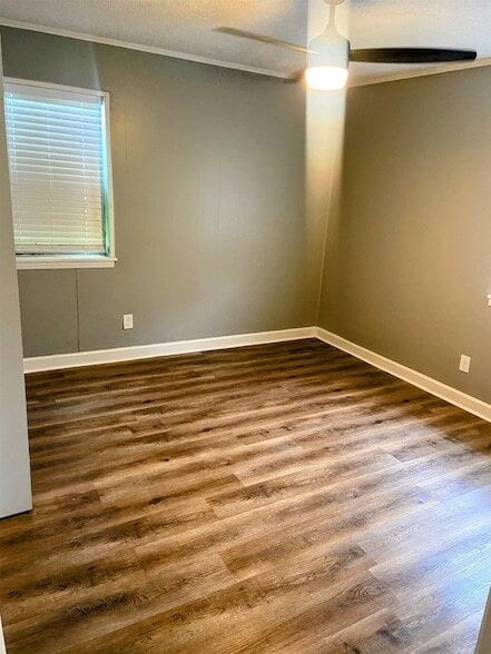 Building Photo - 453 Crestmont Cir