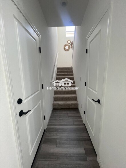 Building Photo - 856 Benning St