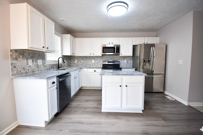 Building Photo - 135 Lenoir Dr