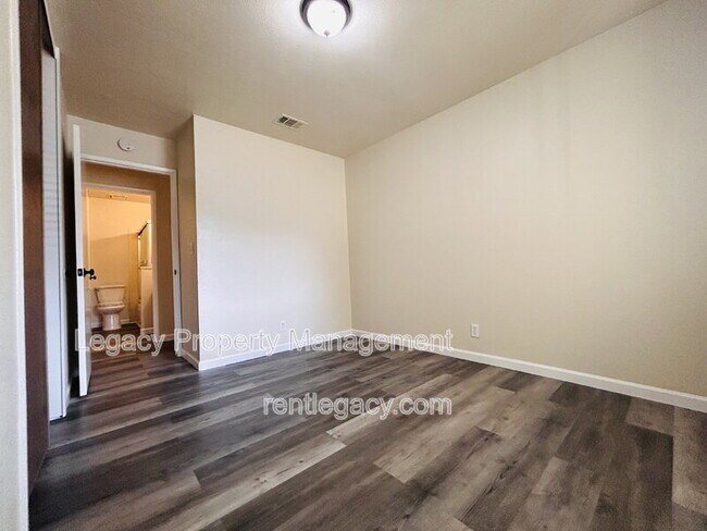 Building Photo - 803 Blue Bill Way