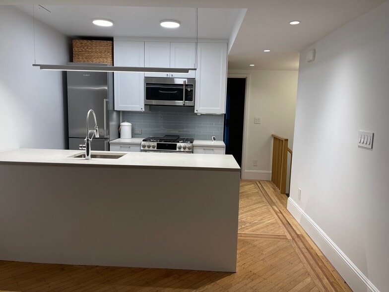 Building Photo - 130 Underhill Ave