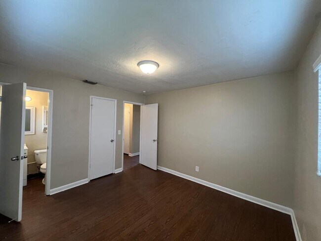 Building Photo - 3702 SW 58th Terrace