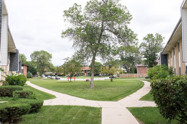 Building Photo - Spruce Court Apartment - Greenfield WI - Call 262-420-0390 to schedule a showing