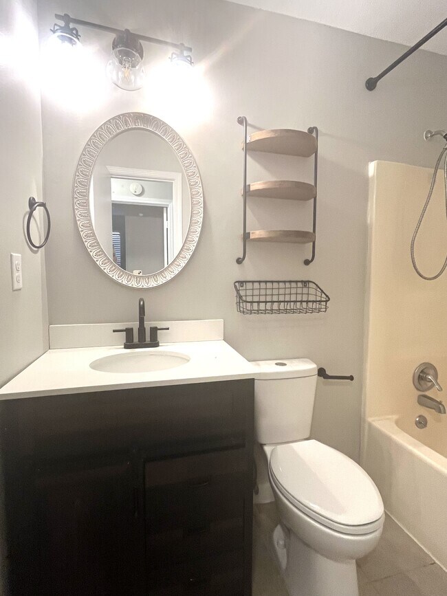 Building Photo - 125 Billings Dr