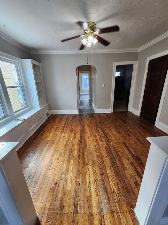 Building Photo - 120th,E.3610